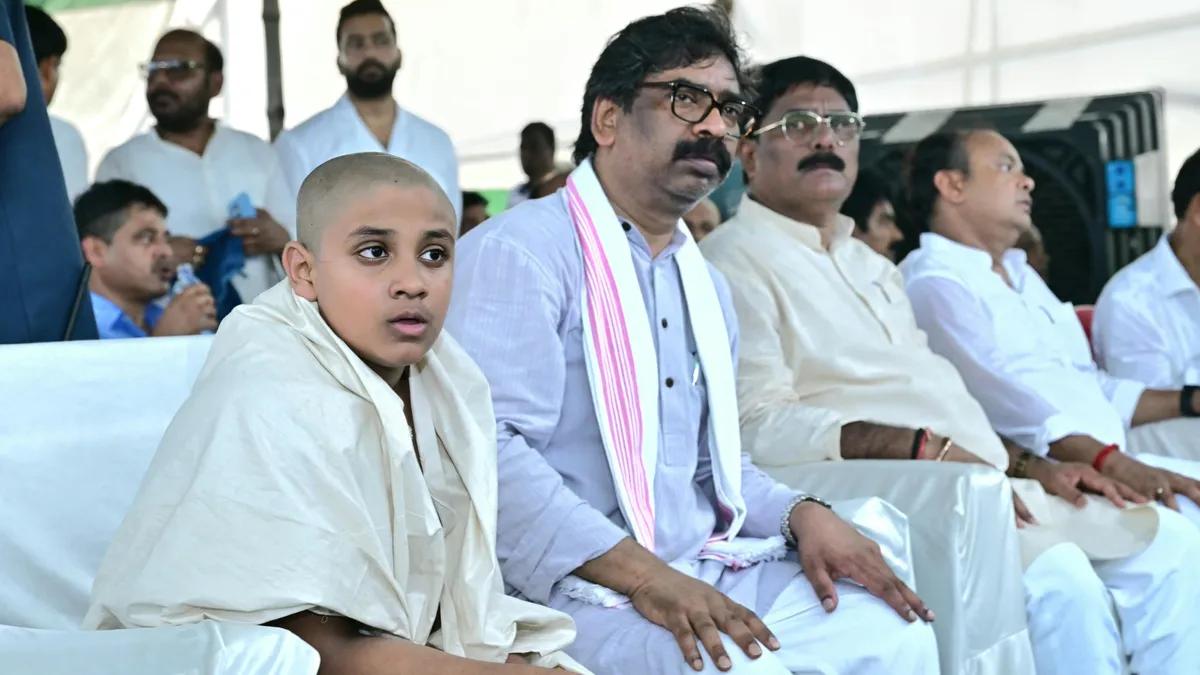 राजकीय सम्मान के साथ पंचतत्व में विलीन हुए मंत्री सुदिव्य कुमार सोनू, सीएम हेमन्त सोरेन ने दिया कंधा