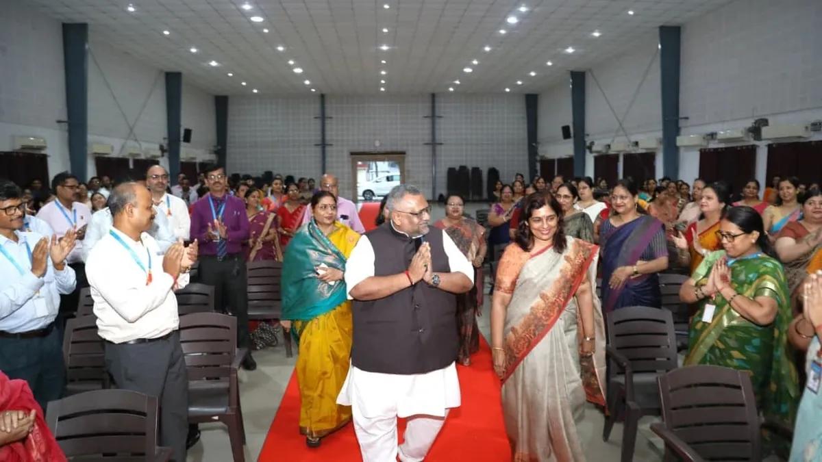 सरला बिरला पब्लिक स्कूल में डॉ. प्रदीप कुमार वर्मा का सम्मान